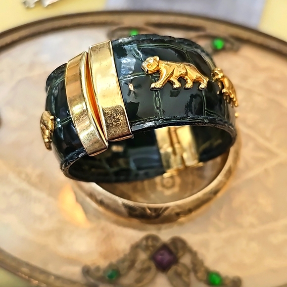 Vintage Brushed Gold & Black Lion Clamper Bracelet - Picture 2 of 7